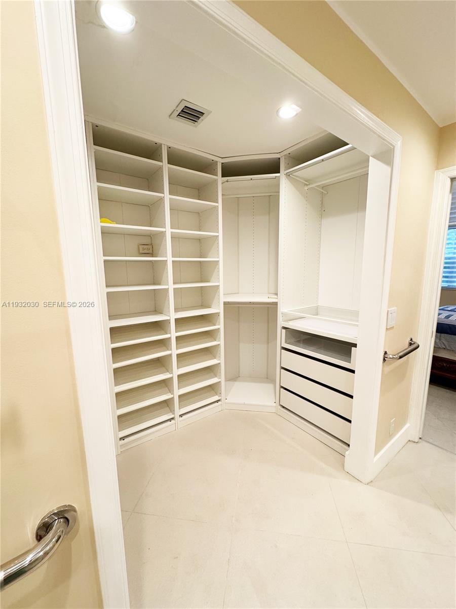 610 Misty Oaks Ln Property Photo 26