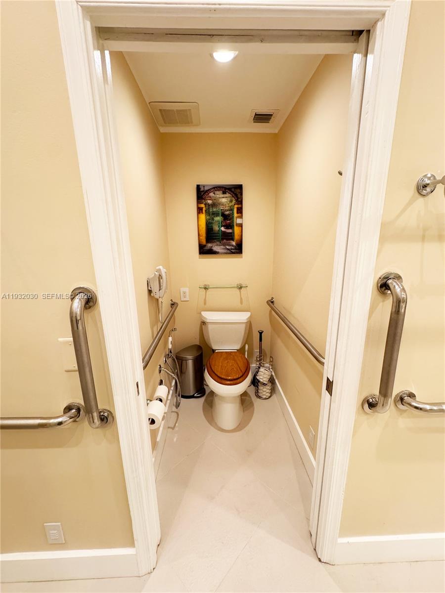 610 Misty Oaks Ln Property Photo 27