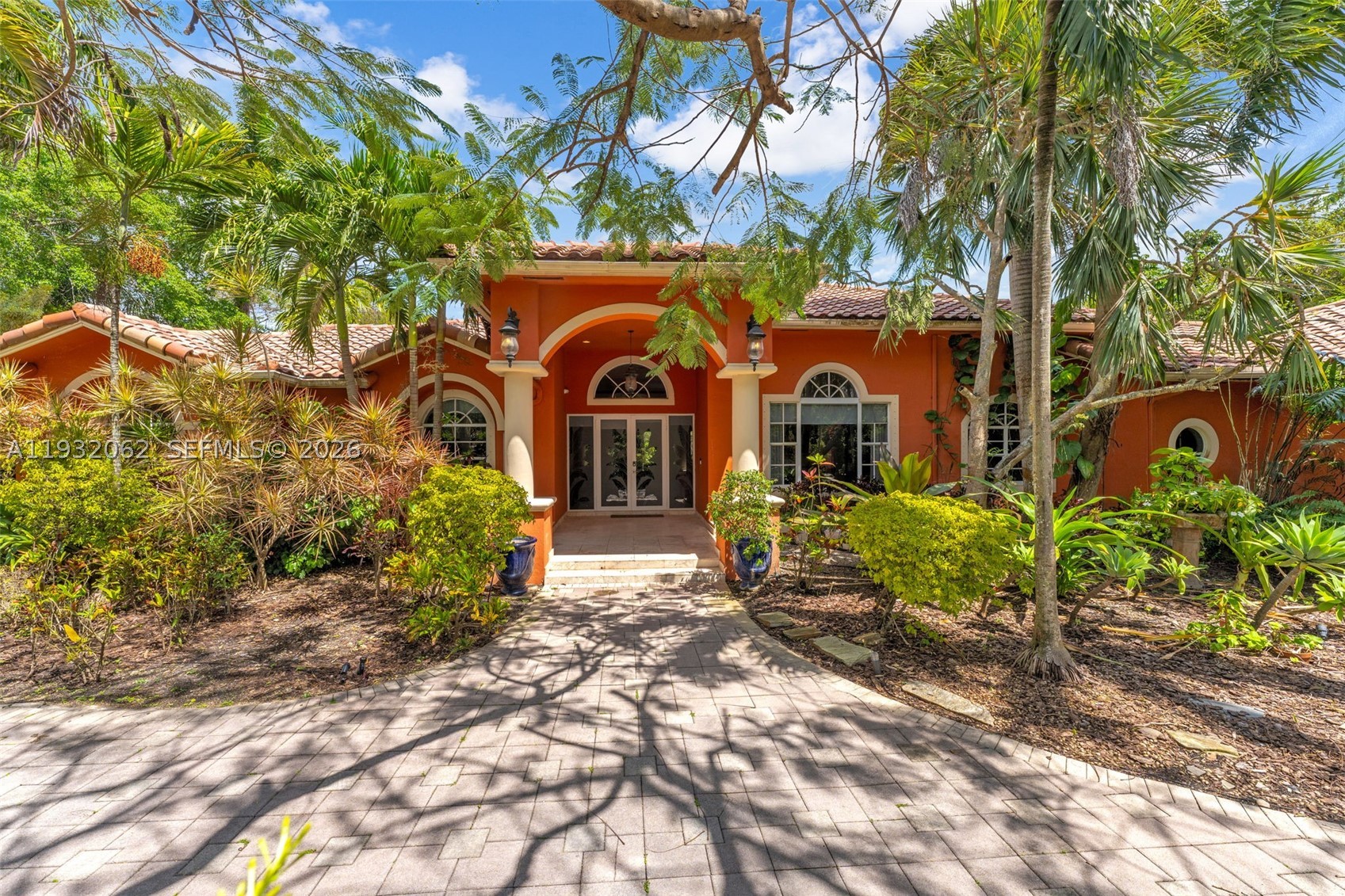 11825 S Mitchell Manor Cir