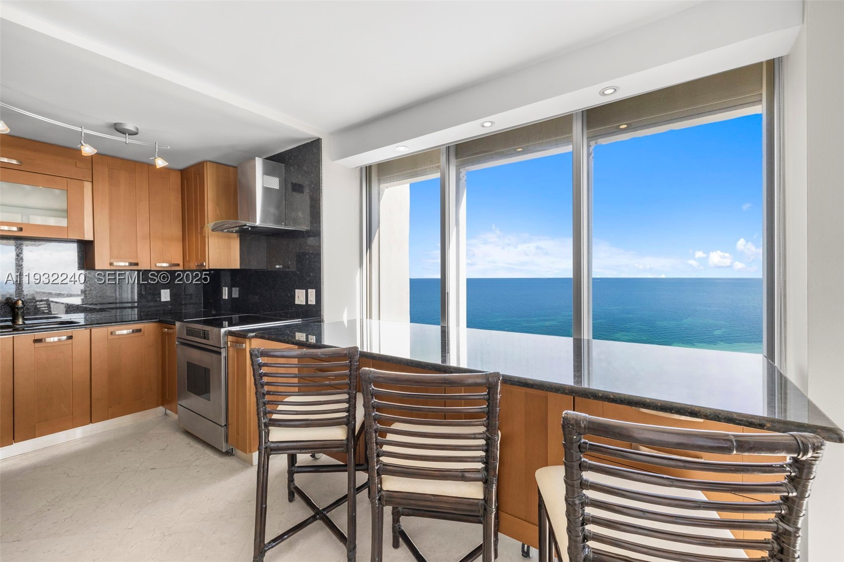 881 Ocean Dr 20a Property Photo 10