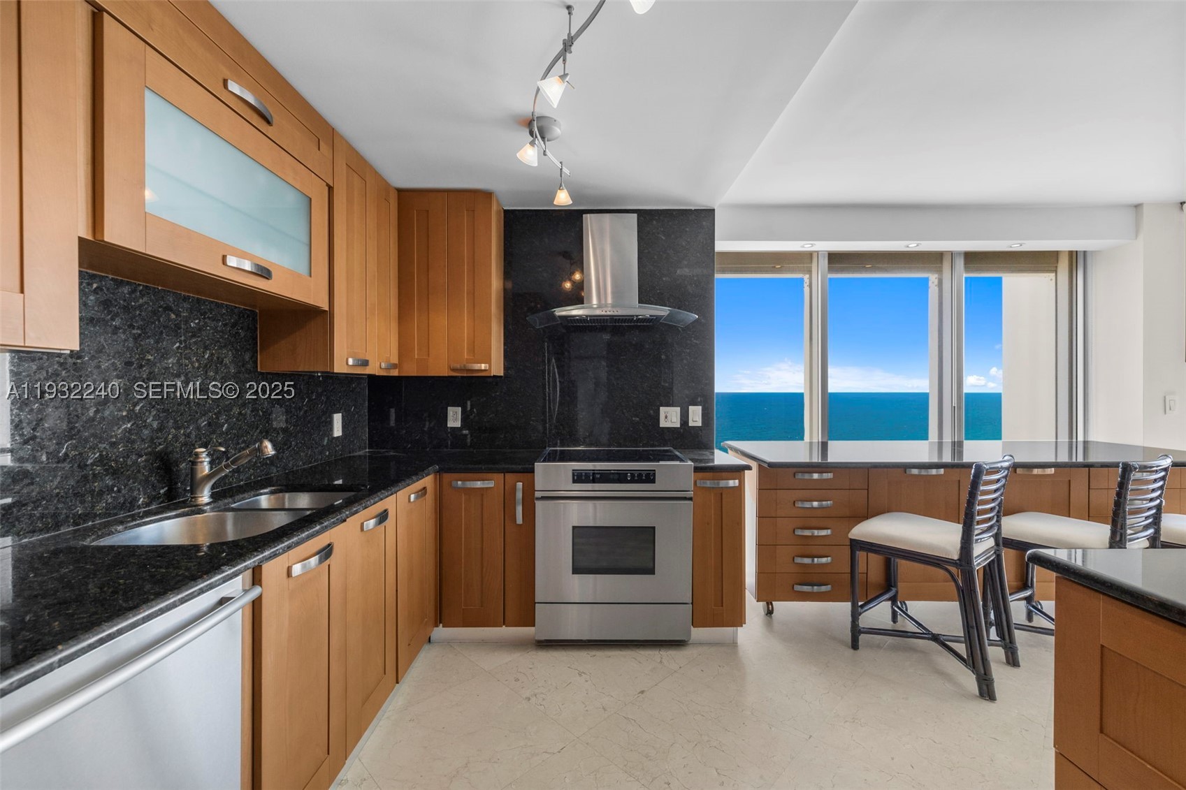 881 Ocean Dr 20a Property Photo 11