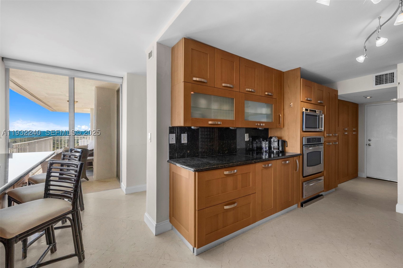 881 Ocean Dr 20a Property Photo 12