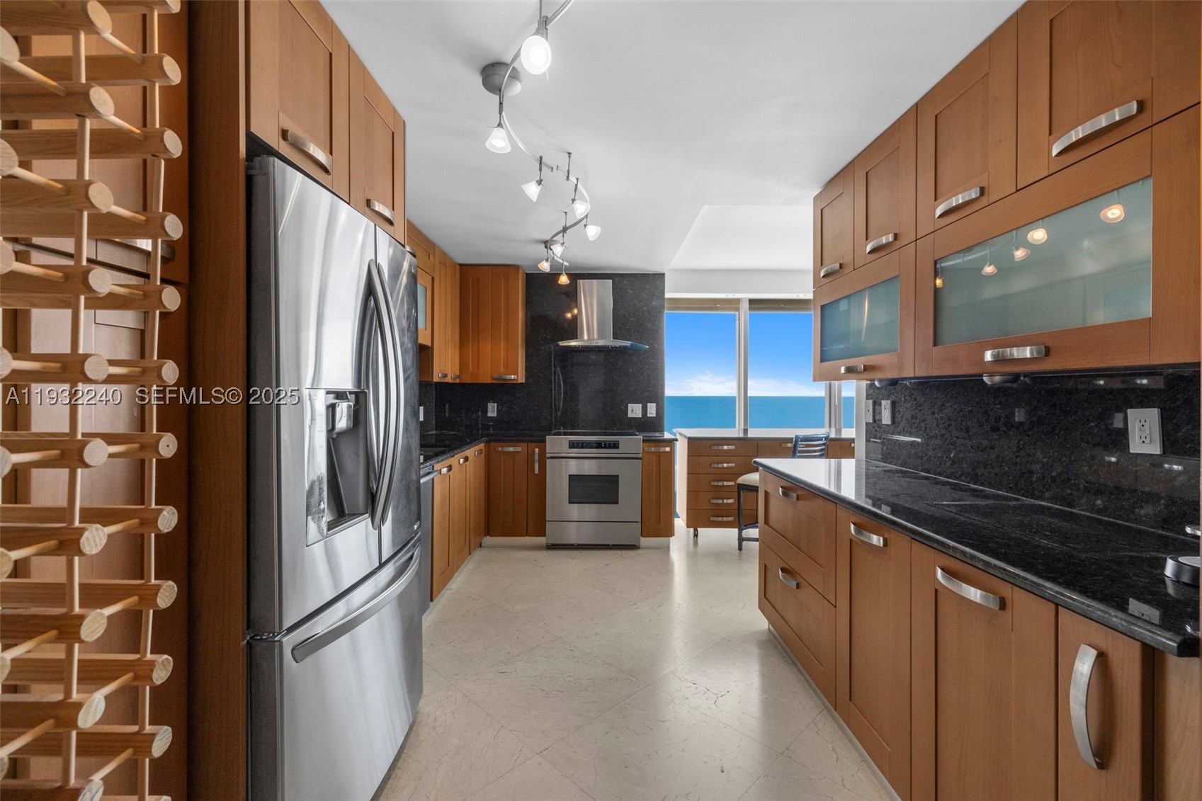 881 Ocean Dr 20a Property Photo 13
