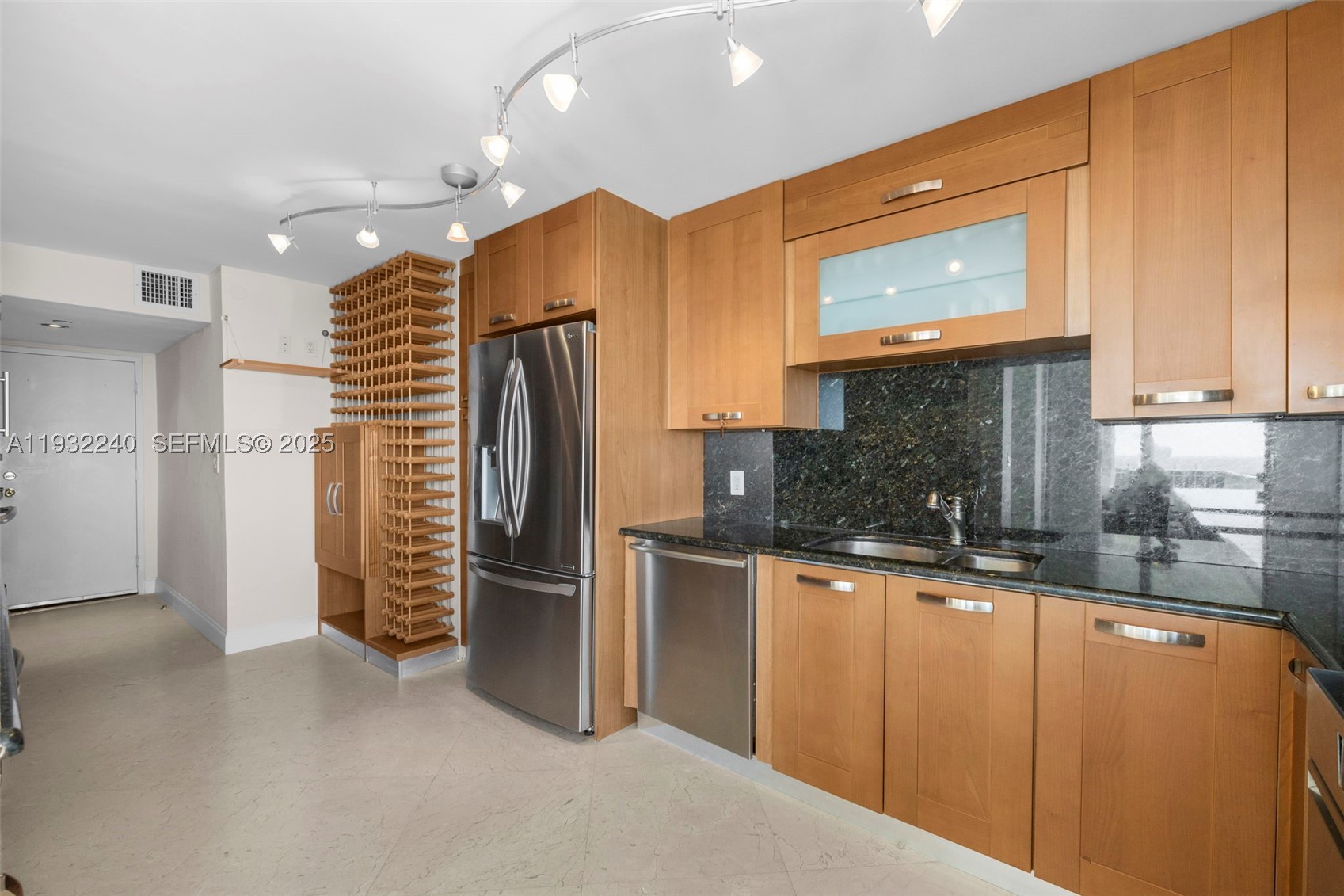 881 Ocean Dr 20a Property Photo 14