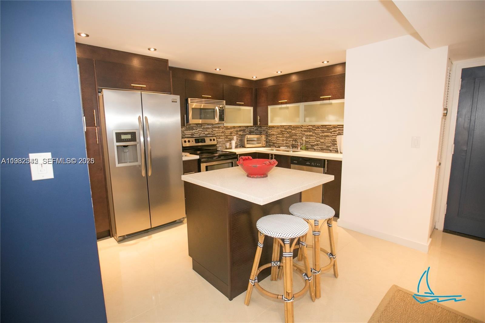 8877 Collins Ave 805 Property Photo 6