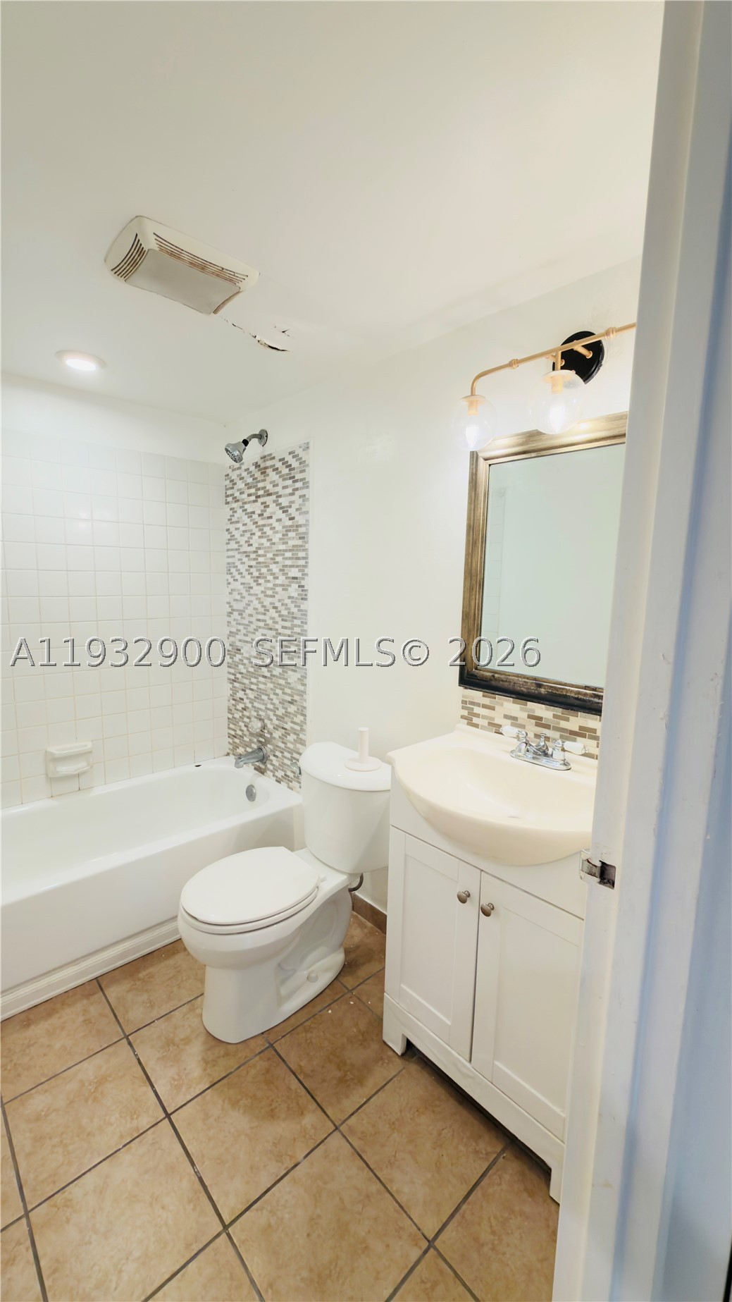 5855 Washington St 90 Property Photo 7