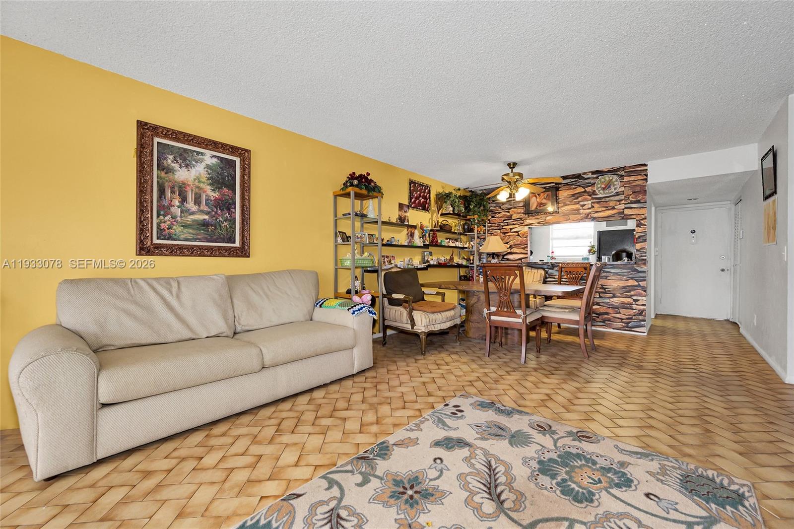 12027 S Greenway Cir 206 Property Photo 5
