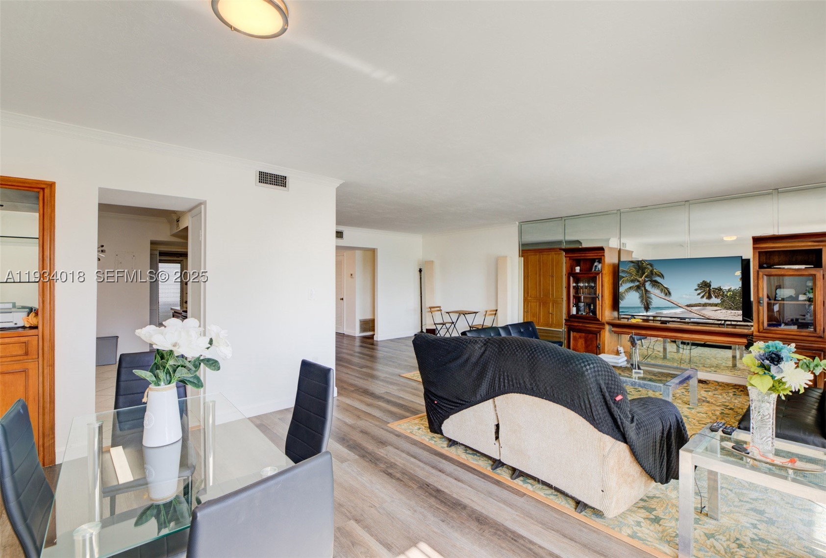 A11934018 Property Photo 6