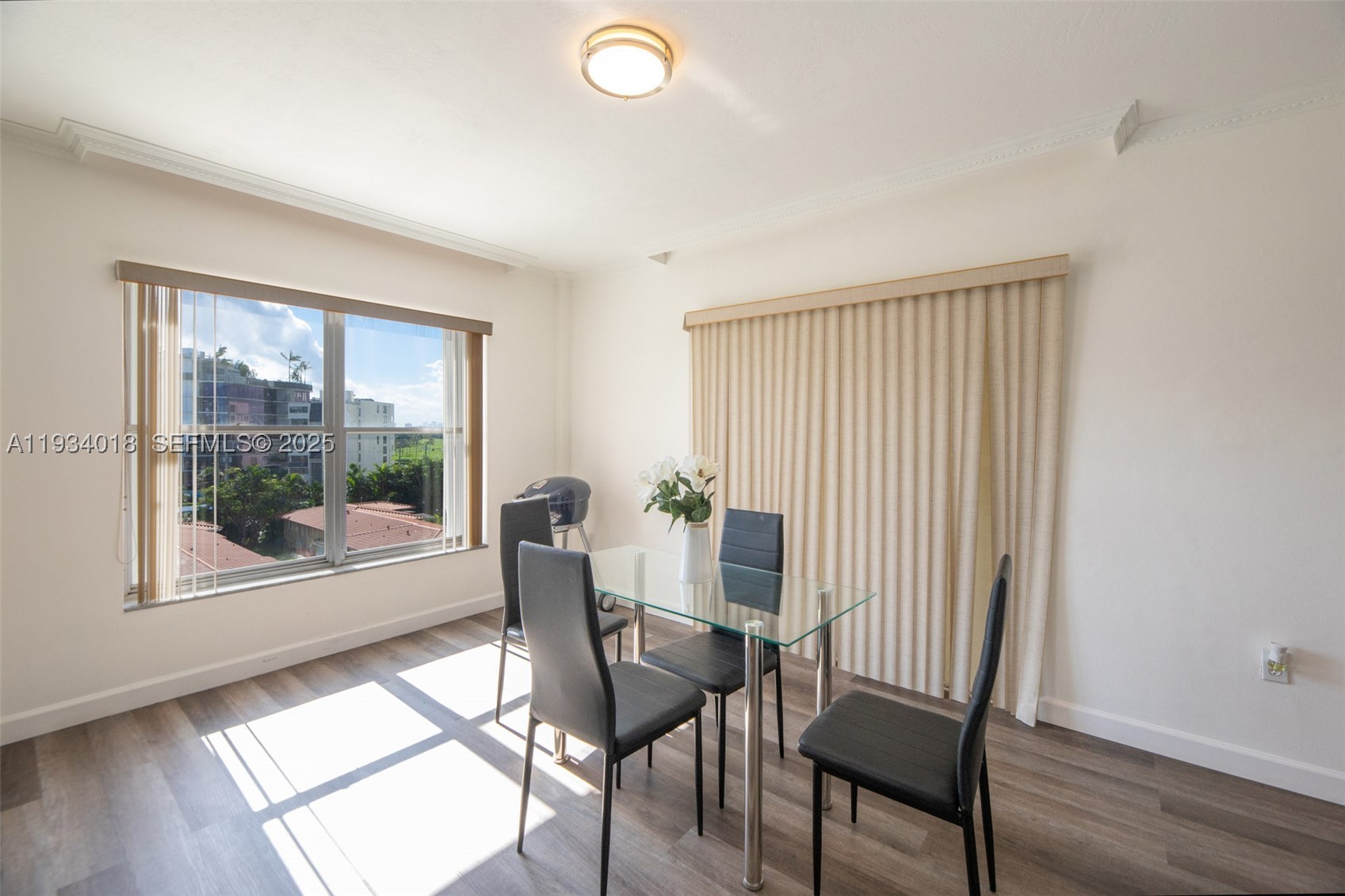 A11934018 Property Photo 8