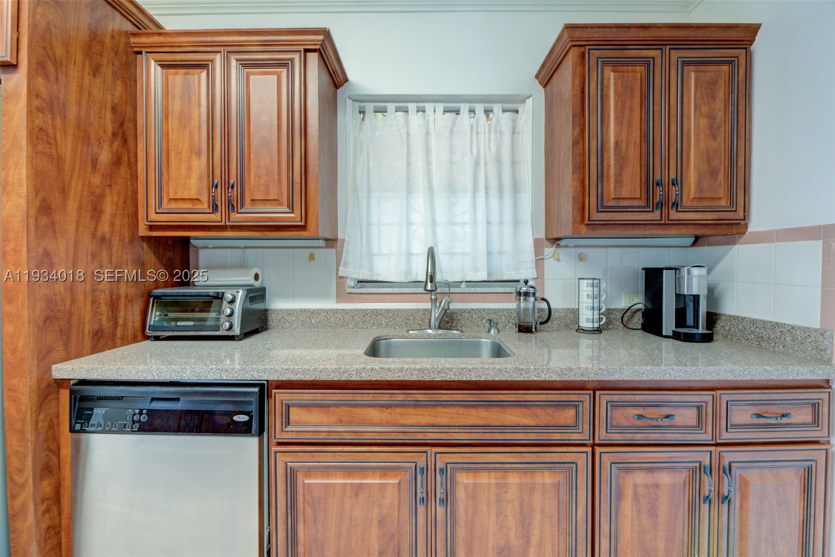 A11934018 Property Photo 15