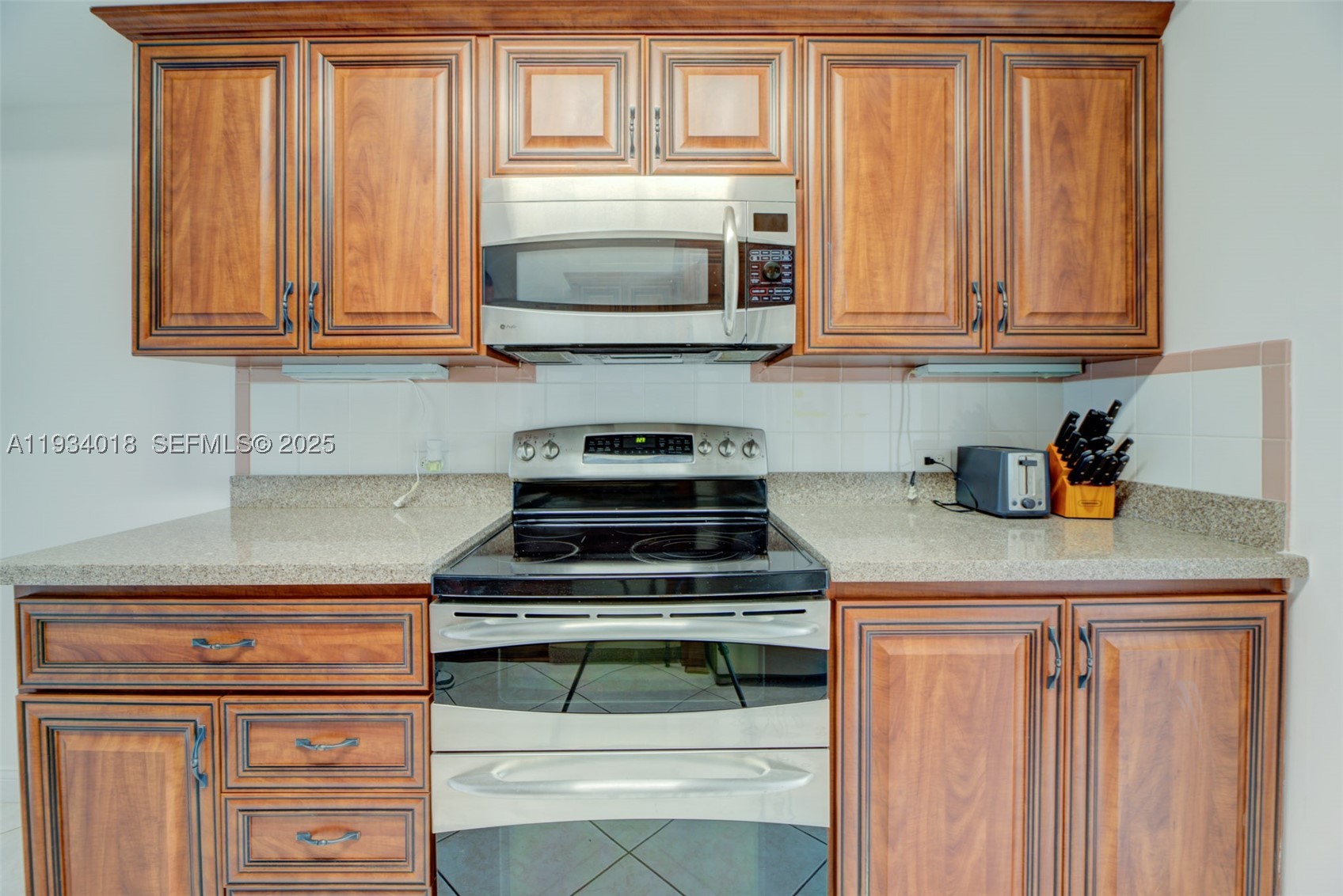 A11934018 Property Photo 16