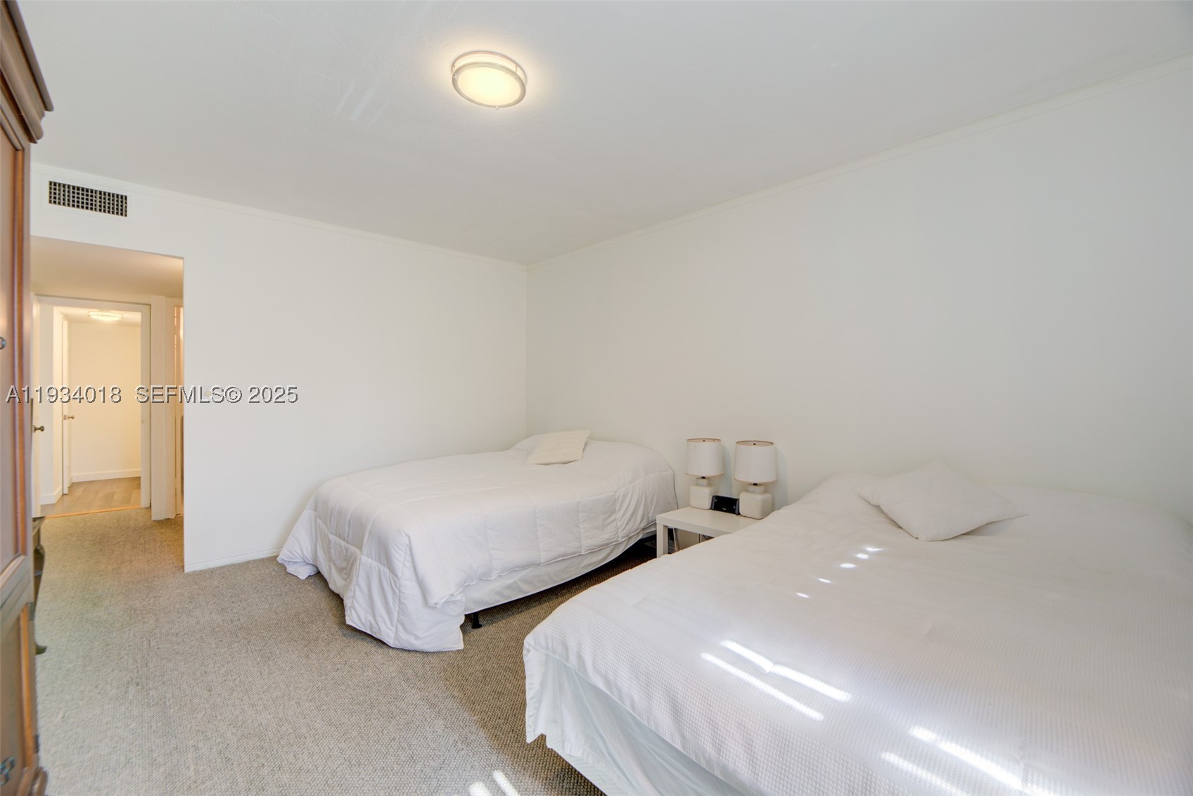 A11934018 Property Photo 18