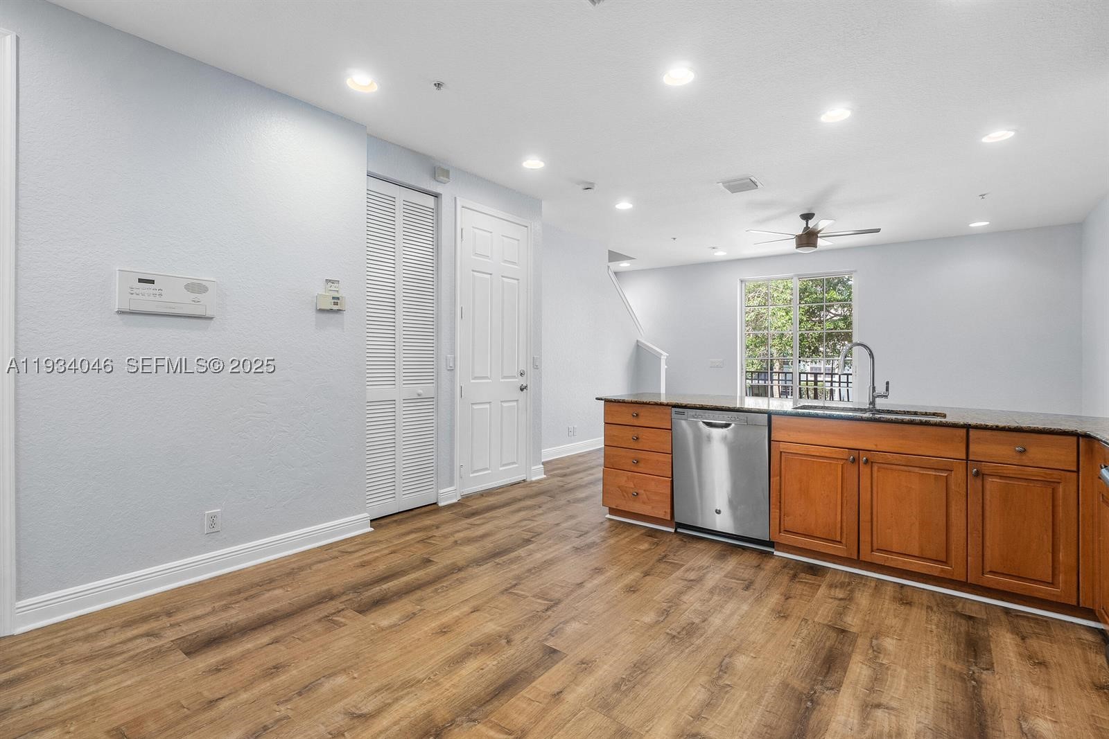 888 University Blvd Property Photo 10
