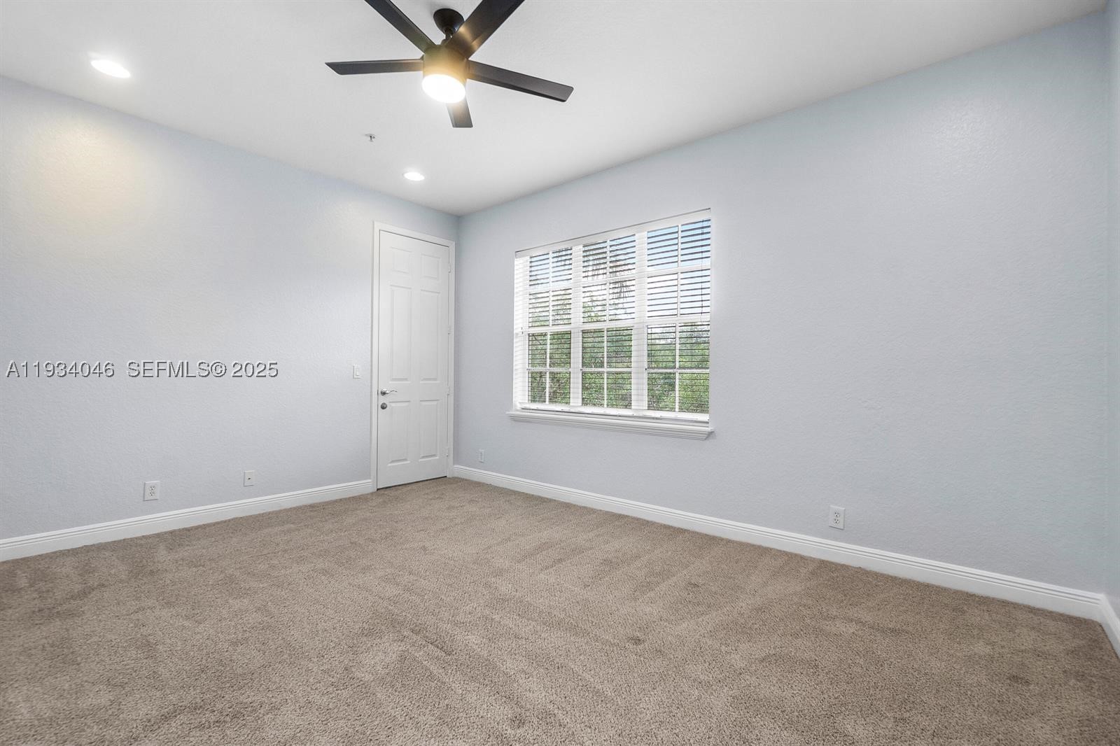 888 University Blvd Property Photo 23
