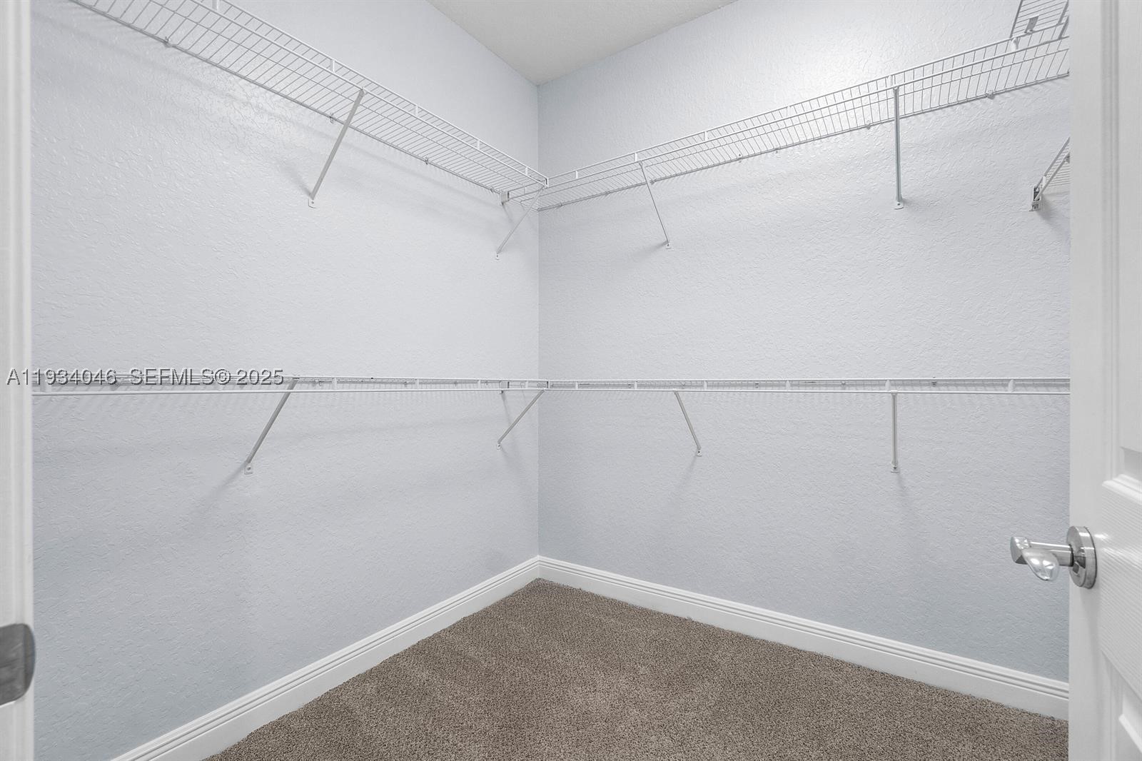 888 University Blvd Property Photo 31