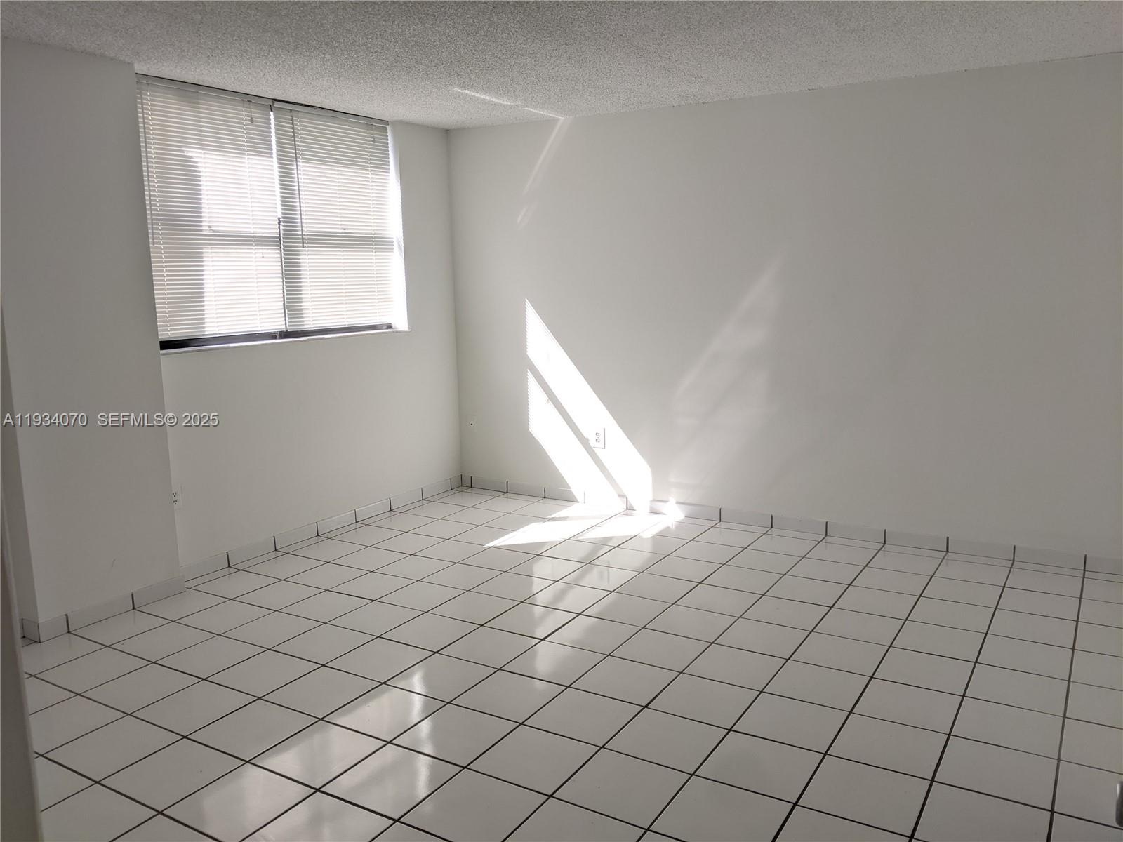 1623 Collins Ave 218 Property Photo 11