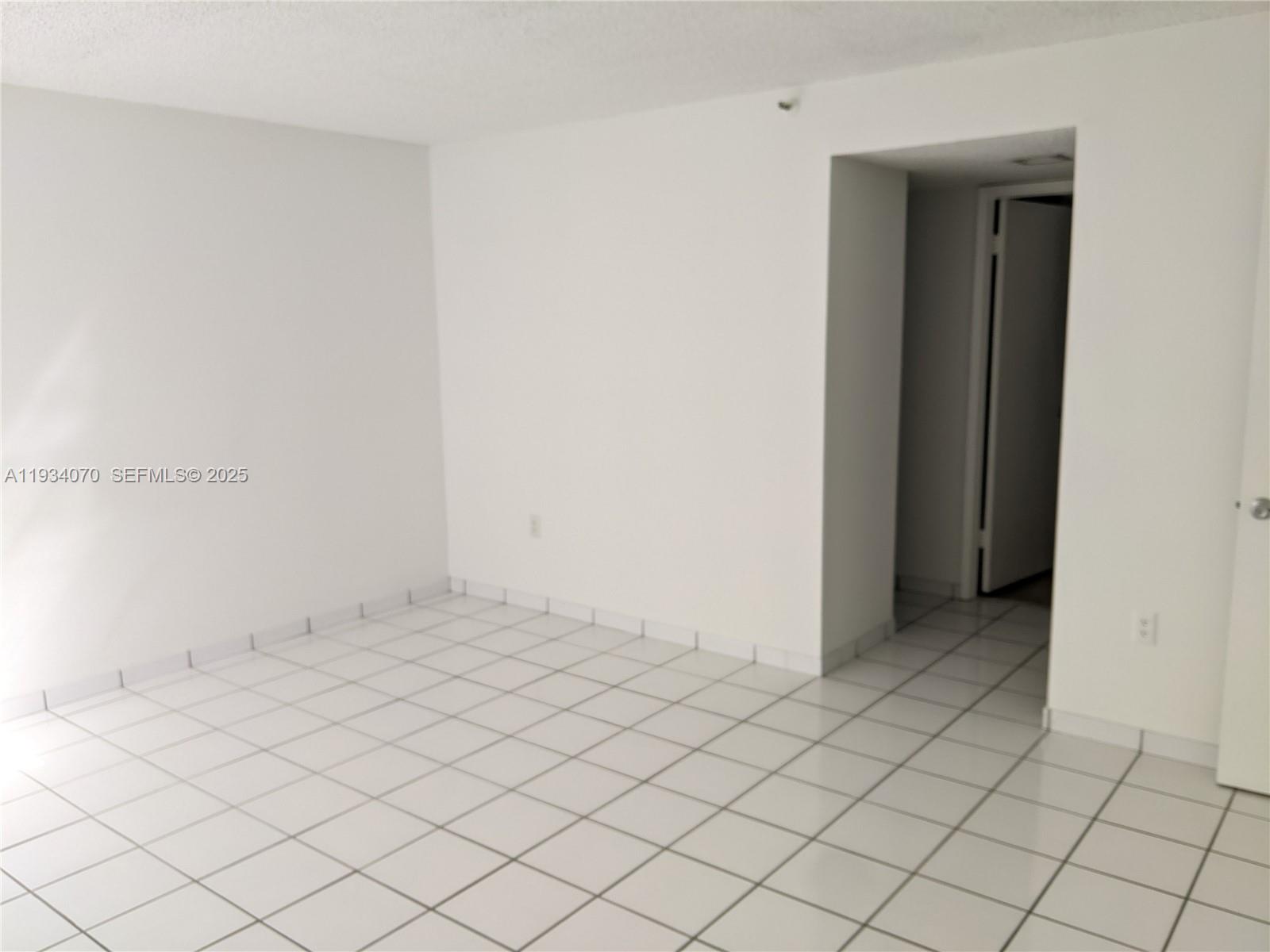 1623 Collins Ave 218 Property Photo 13