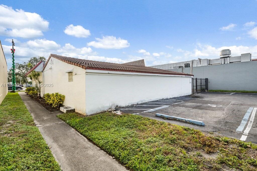 4749 Hollywood Blvd Property Photo 6