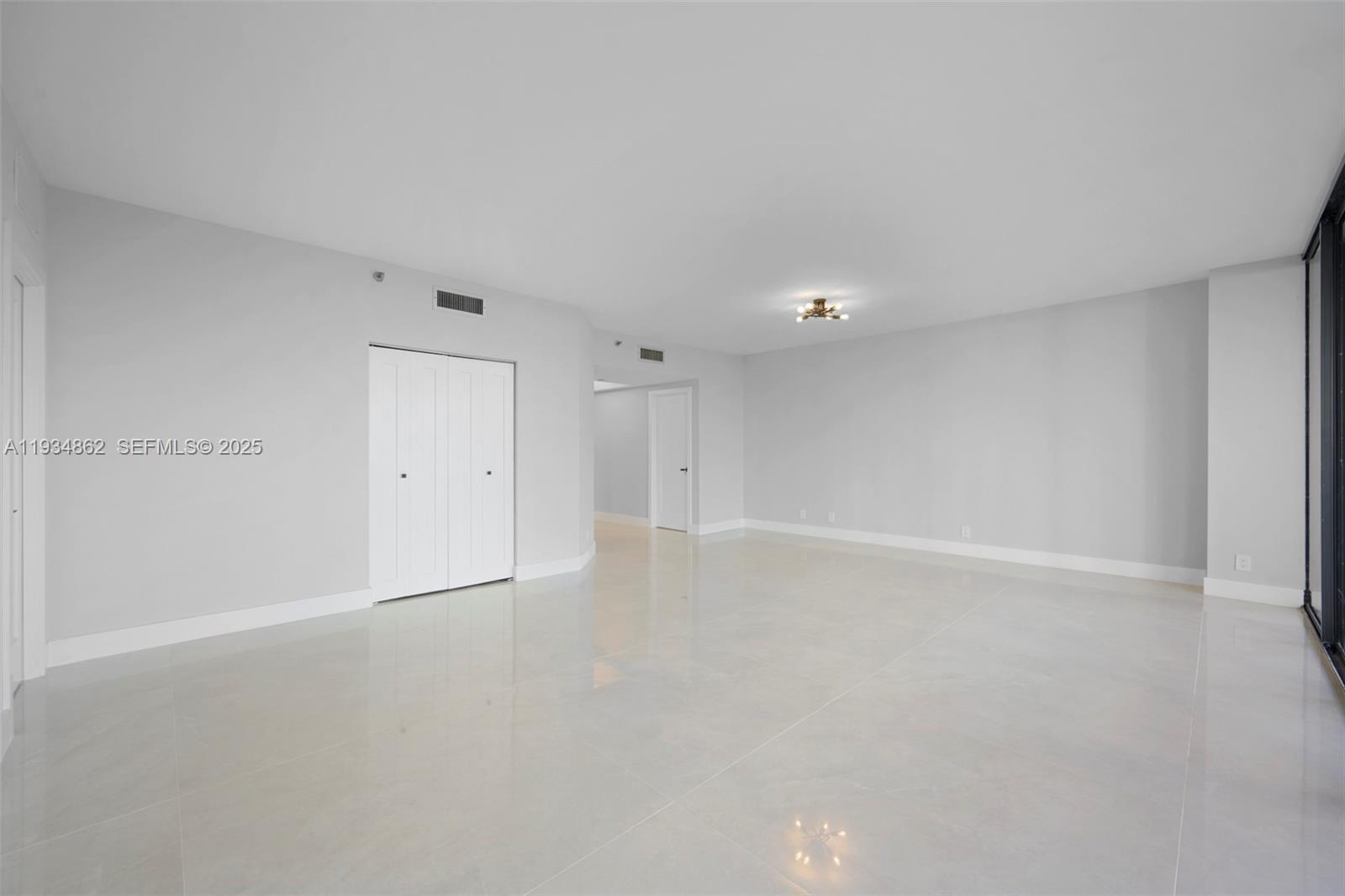 20281 E Country Club Dr 501 Property Photo 3