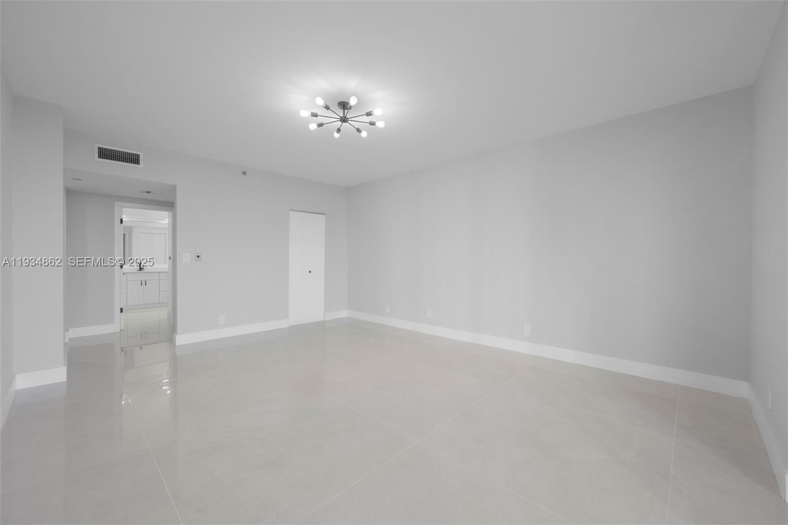 20281 E Country Club Dr 501 Property Photo 9