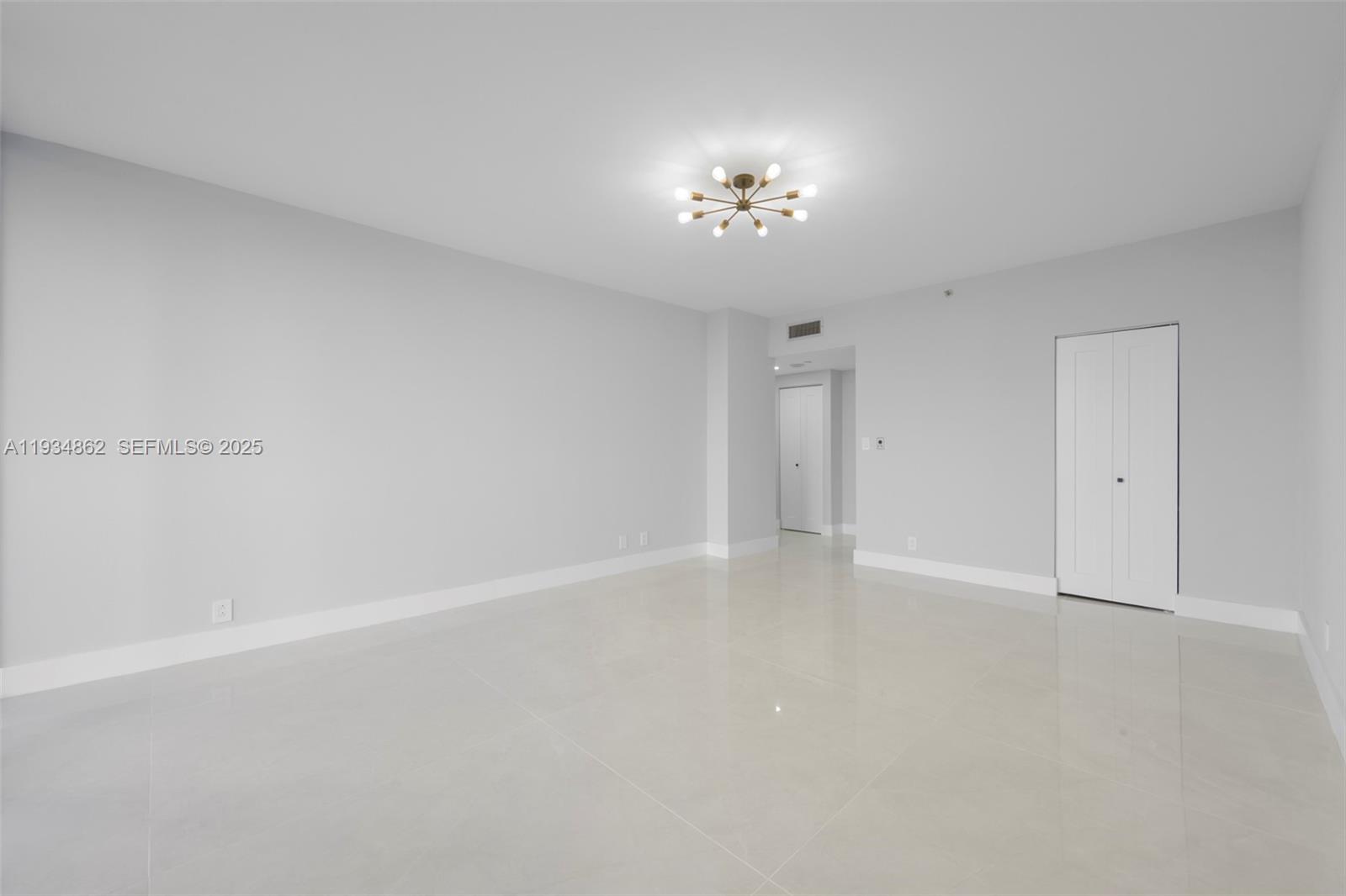 20281 E Country Club Dr 501 Property Photo 10