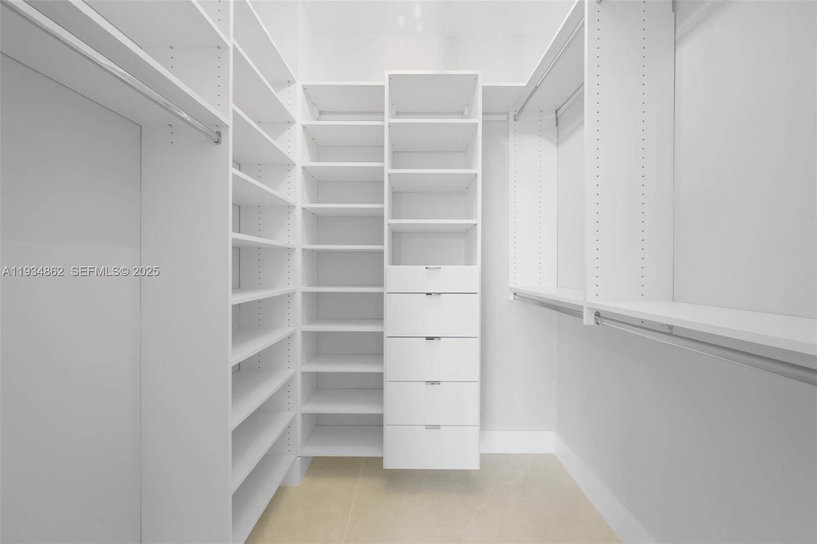 20281 E Country Club Dr 501 Property Photo 11