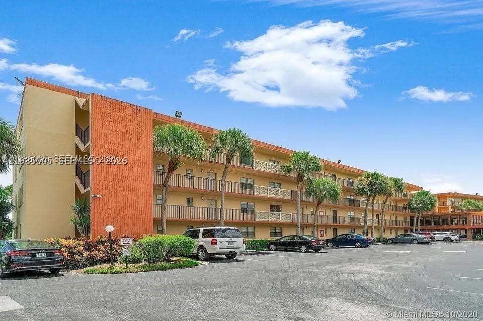 9440 Sw 8th St 402 Property Photo 1