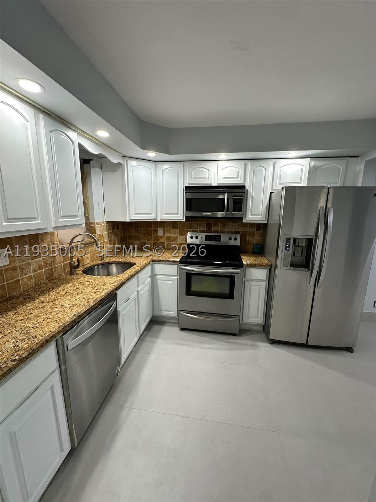 9440 Sw 8th St 402 Property Photo 4