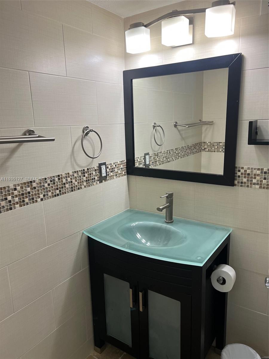 2501 S Ocean Dr 1112 Property Photo 8