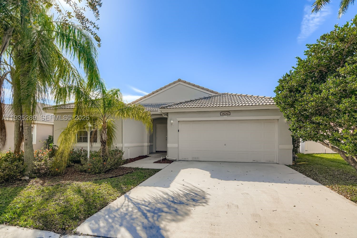 14242 Nw 18th Pl Property Photo 2