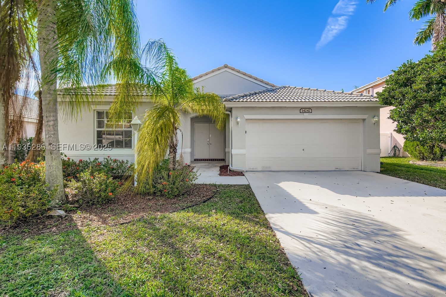 14242 Nw 18th Pl Property Photo 3
