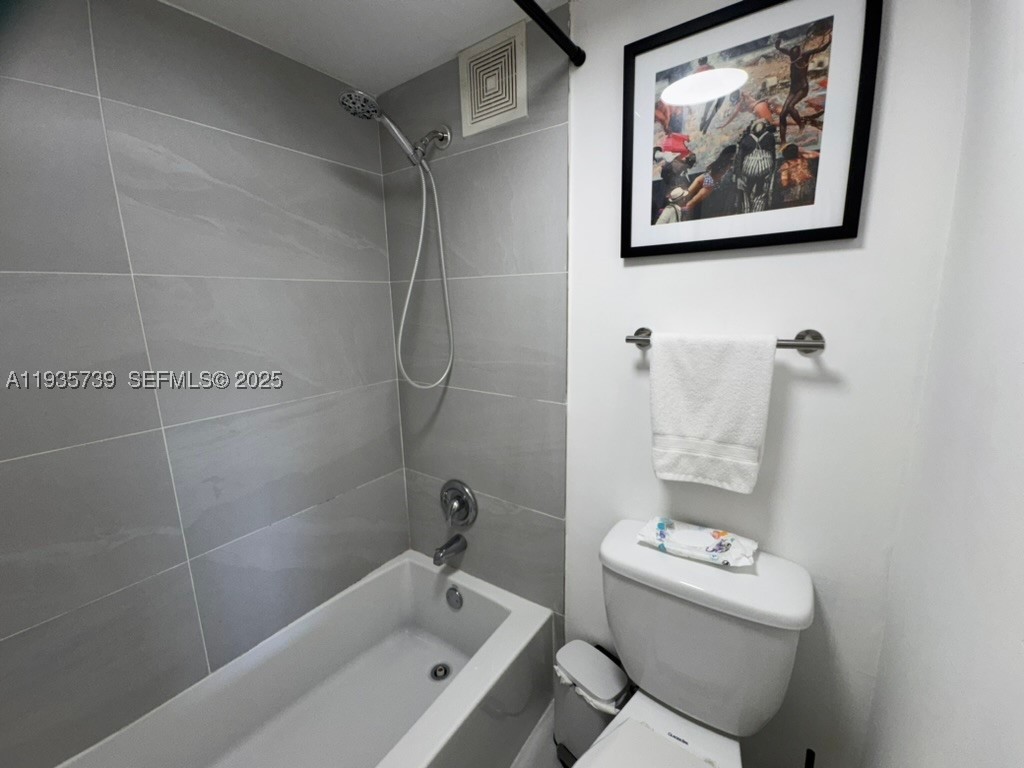 2000 Ne 135th St 908 Property Photo 28