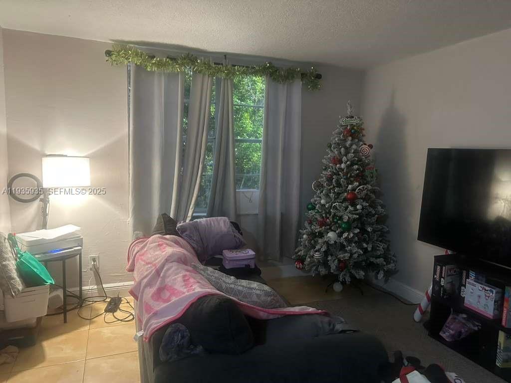 1875 W 56th St 301 Property Photo 11