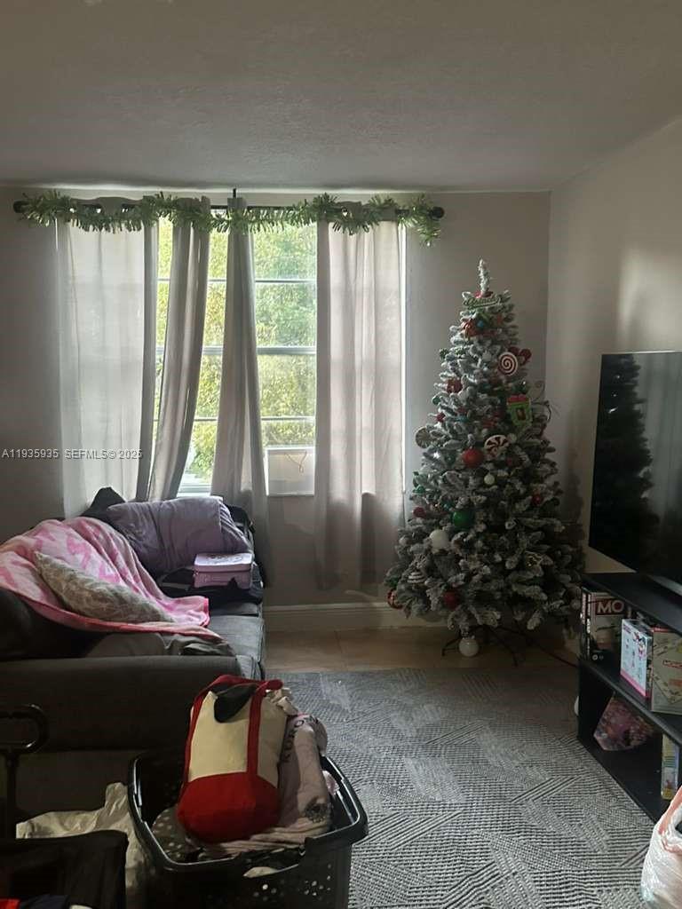 1875 W 56th St 301 Property Photo 17