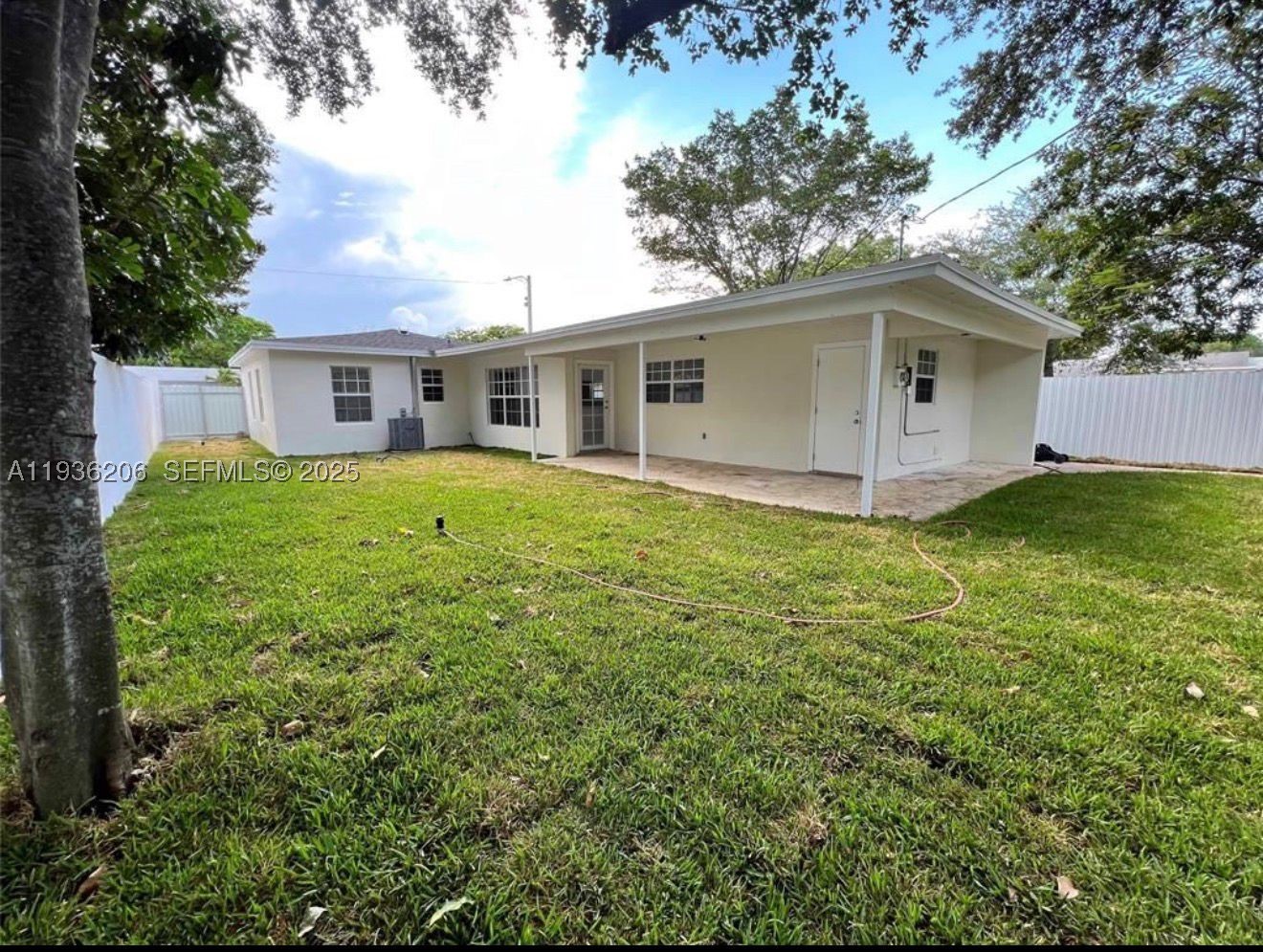 1220 N Andrews Ave Property Photo 3