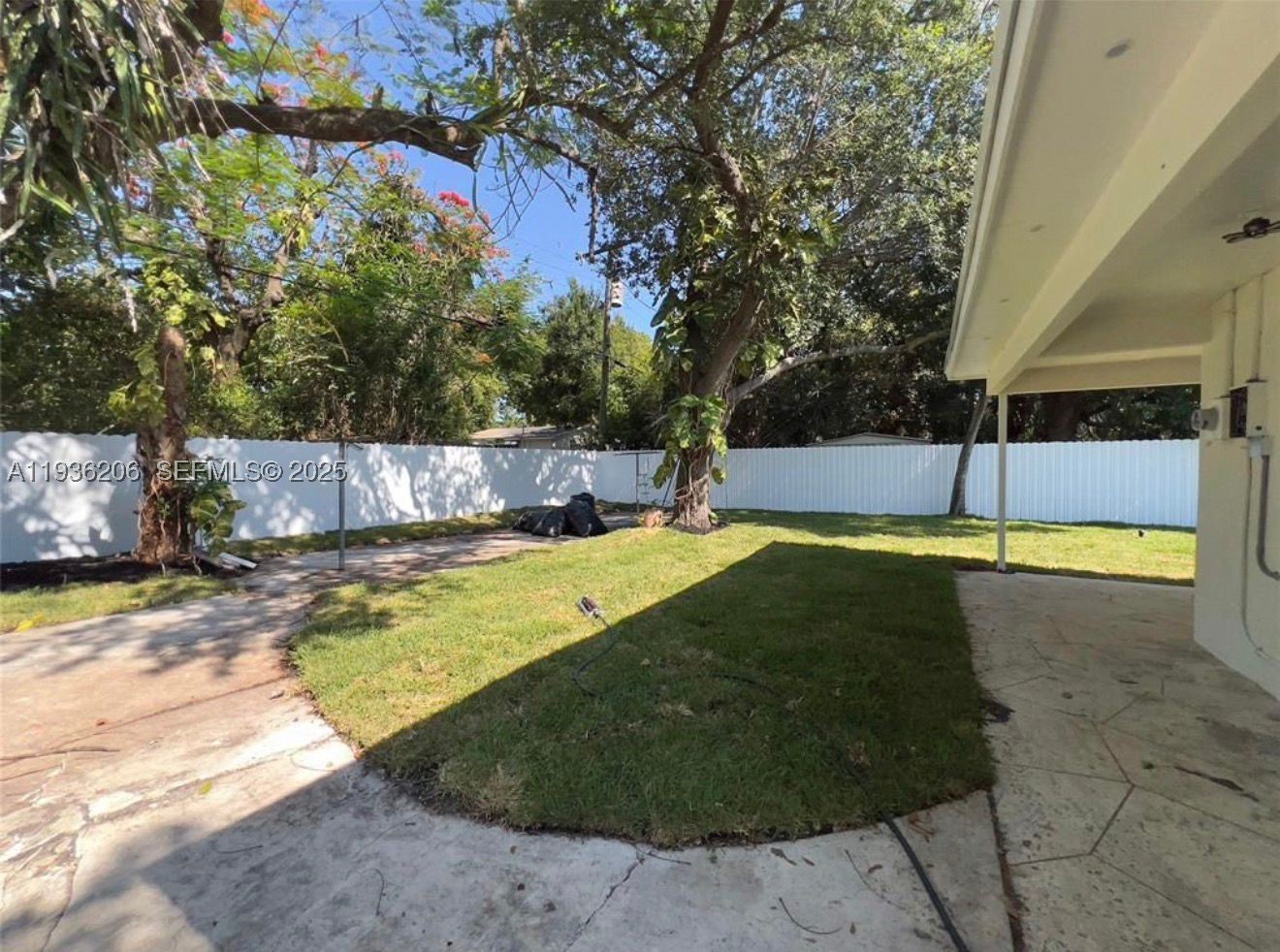 1220 N Andrews Ave Property Photo 4