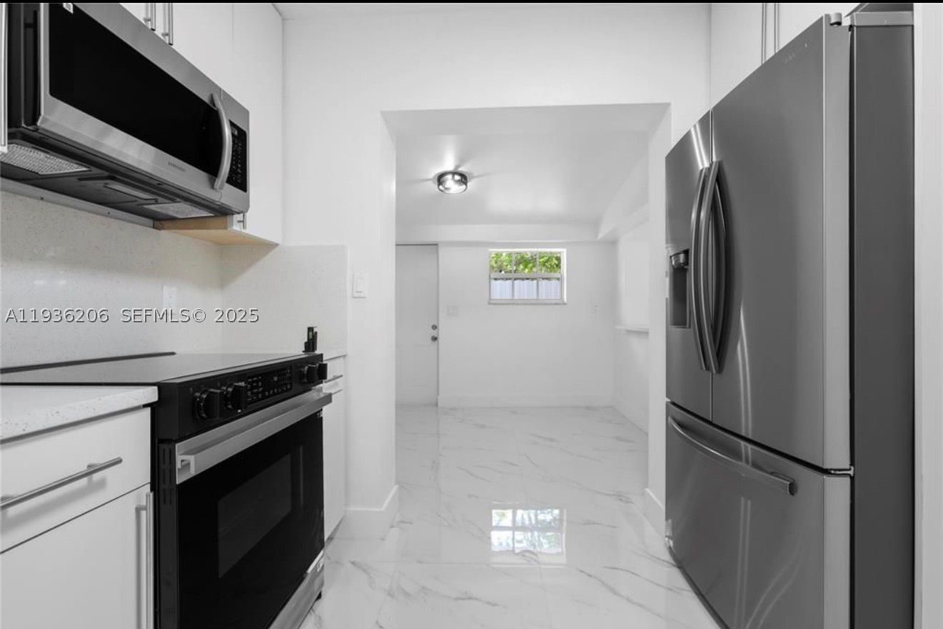1220 N Andrews Ave Property Photo 5