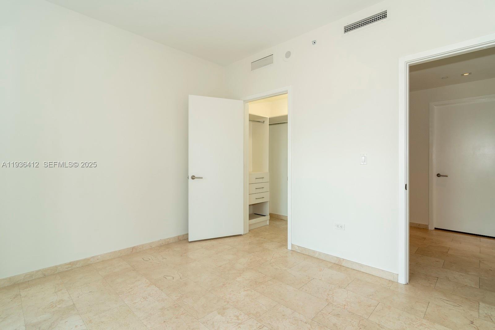 68 Se 6th St 2010 Property Photo 28