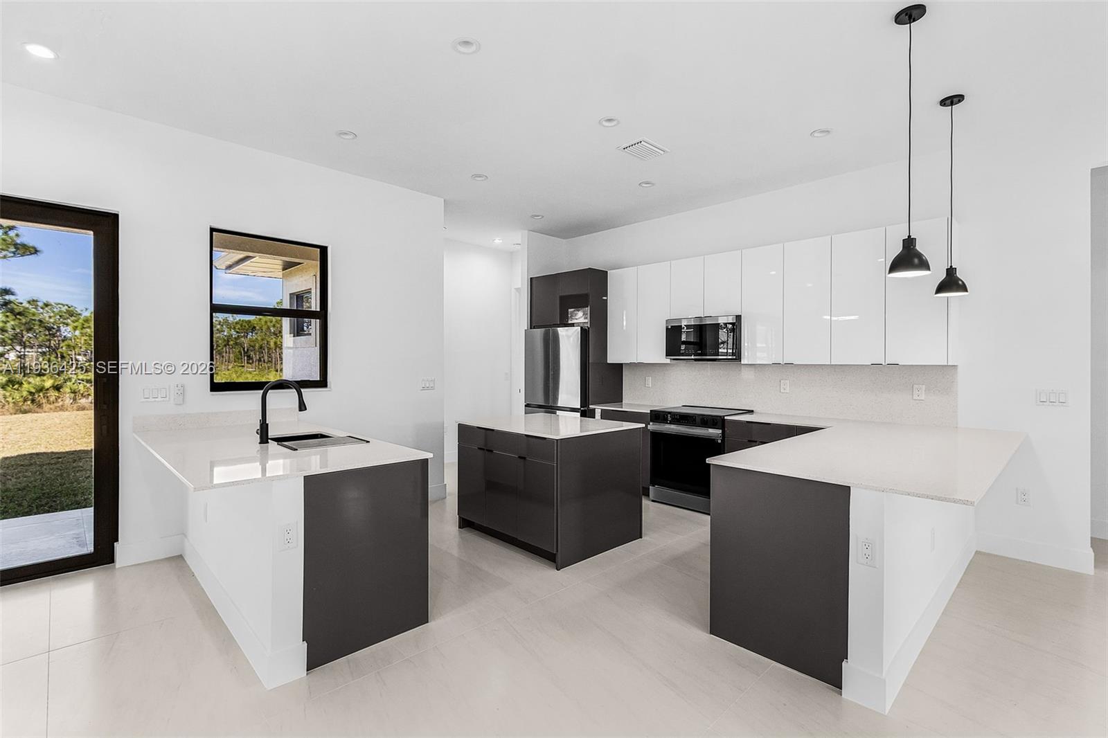 A11936425 Property Photo 11