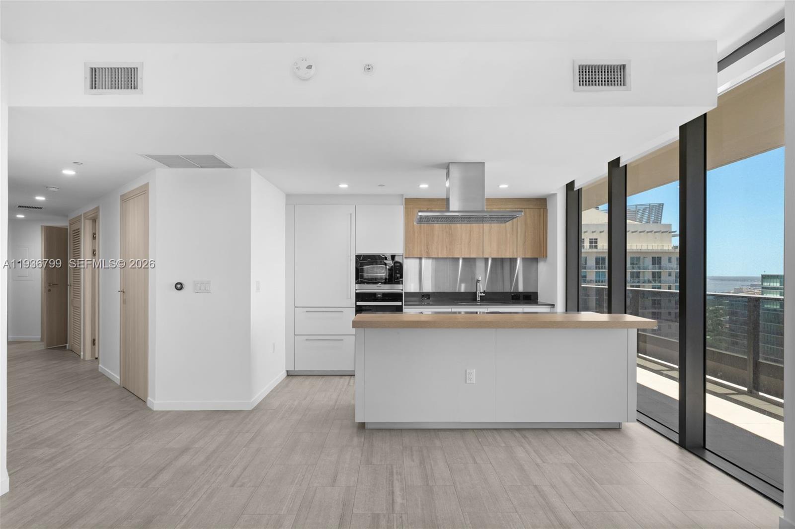 1000 Brickell Plz 4212 Property Photo 3