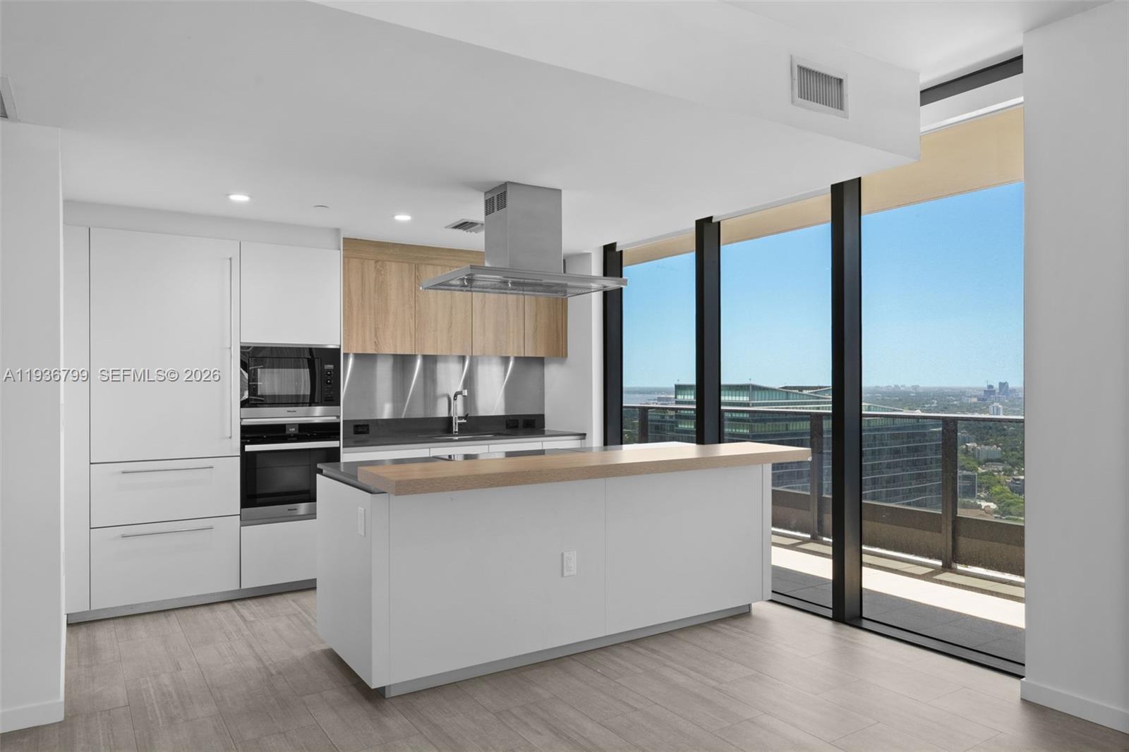 1000 Brickell Plz 4212 Property Photo 4