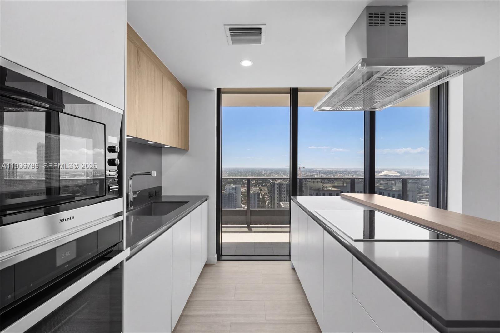1000 Brickell Plz 4212 Property Photo 5