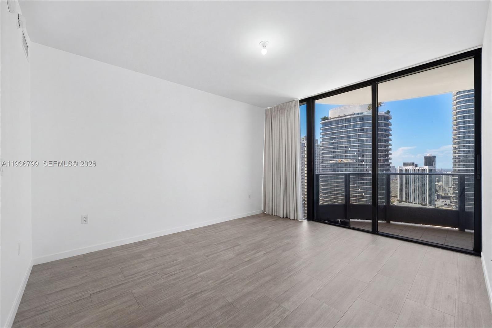 1000 Brickell Plz 4212 Property Photo 8