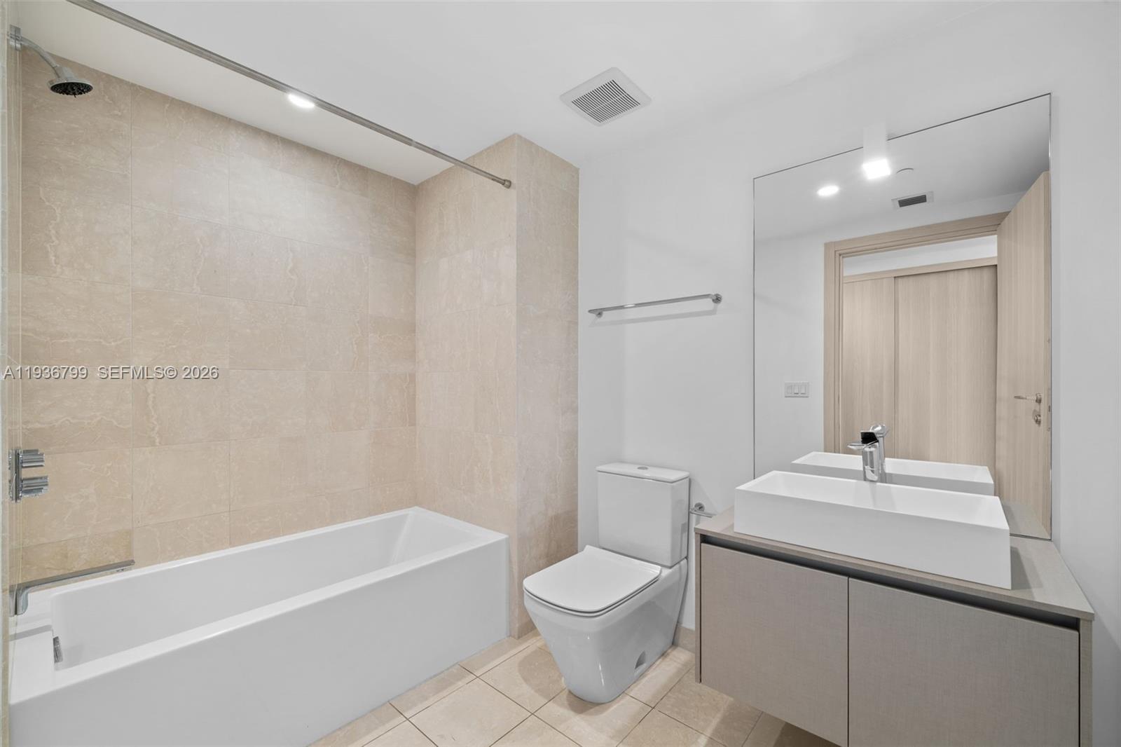 1000 Brickell Plz 4212 Property Photo 15