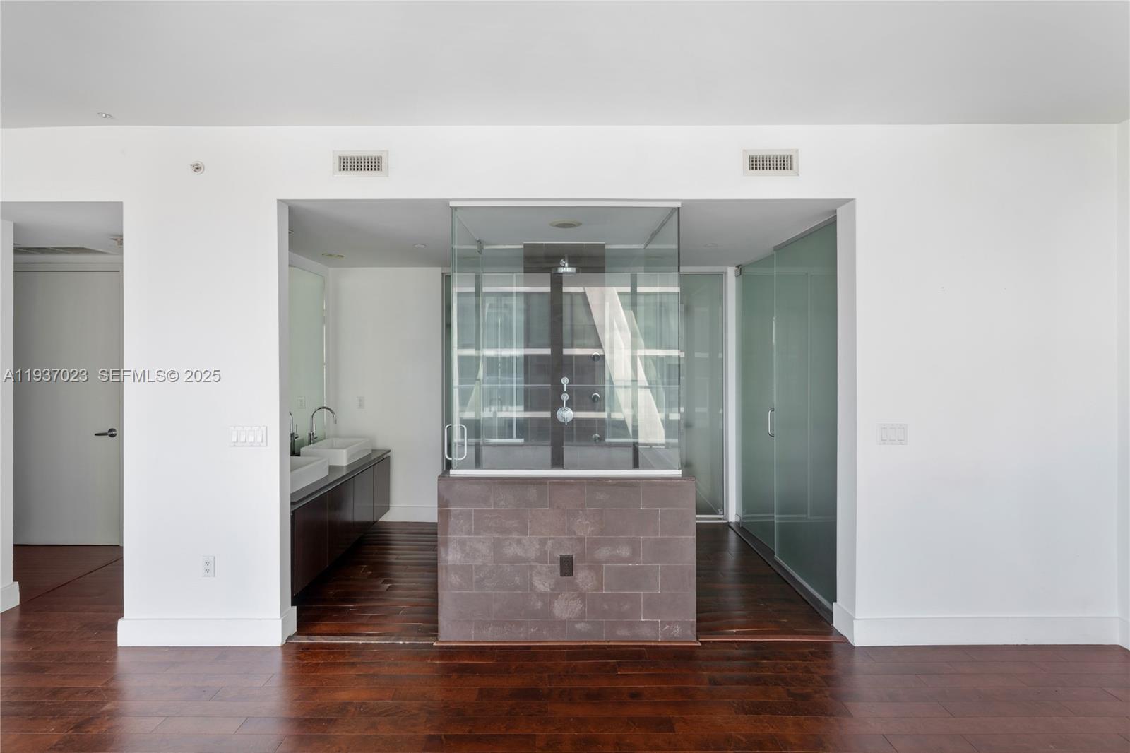 1040 Biscayne Blvd 4108 Property Photo 5
