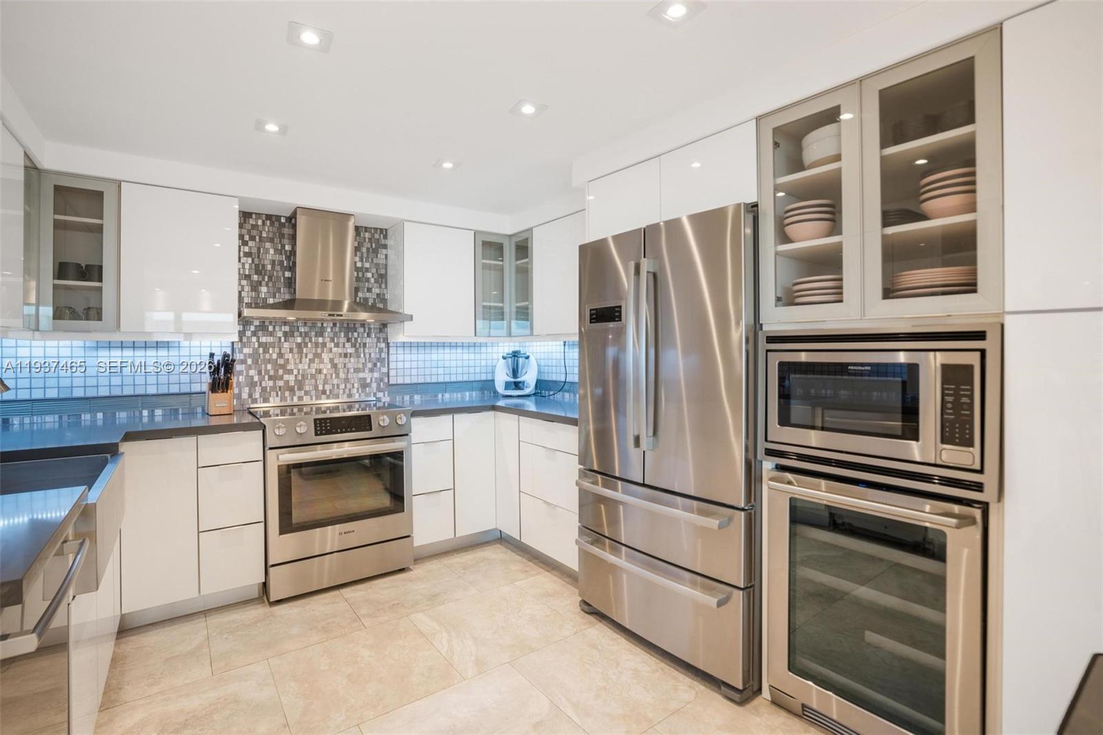 5225 Collins Ave 1221 Property Photo 44