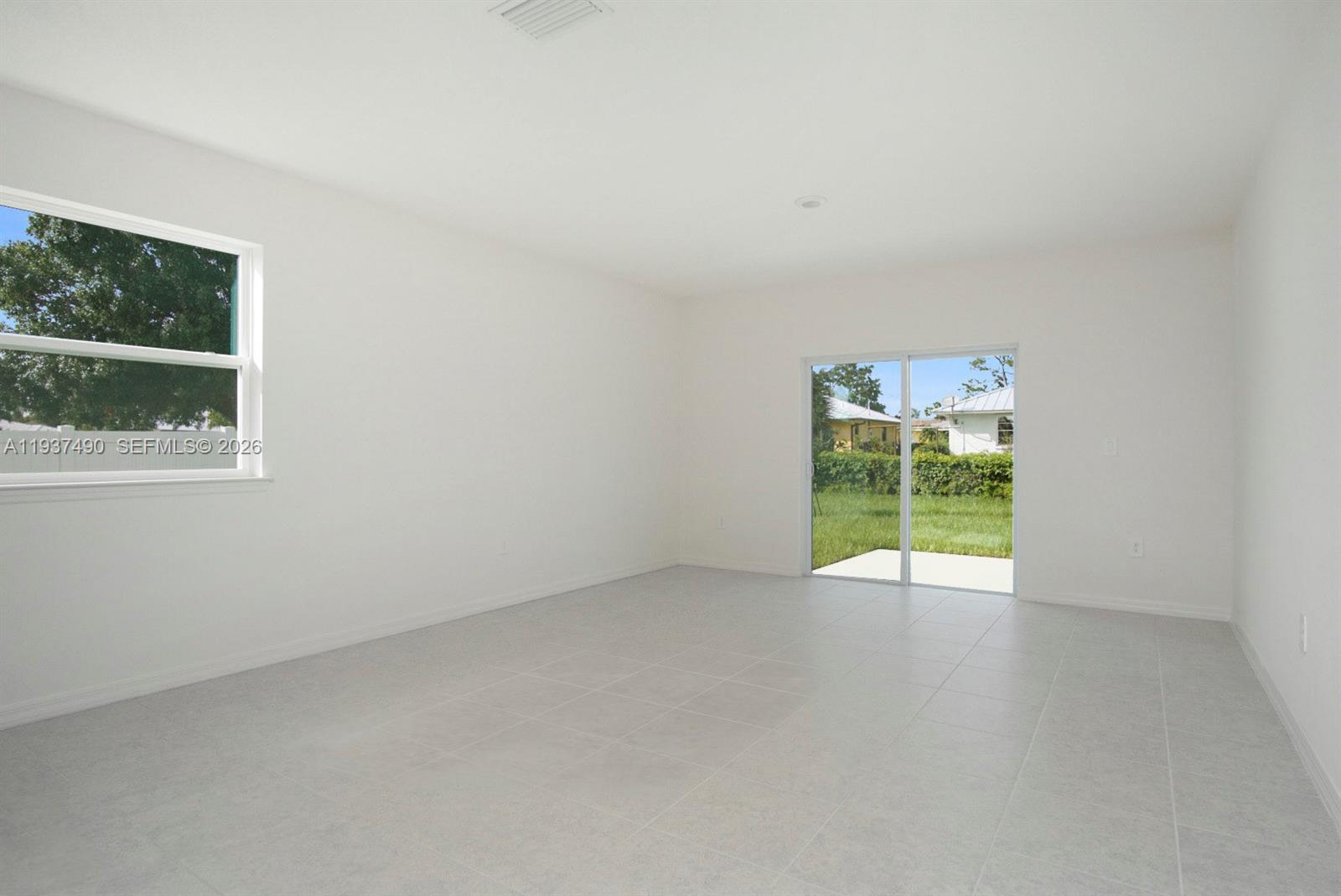 811 Se Seahouse Dr Property Photo 6