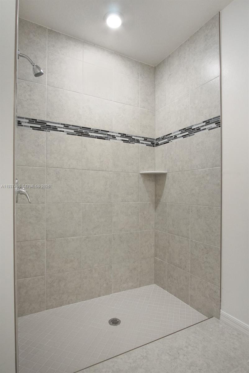 811 Se Seahouse Dr Property Photo 16