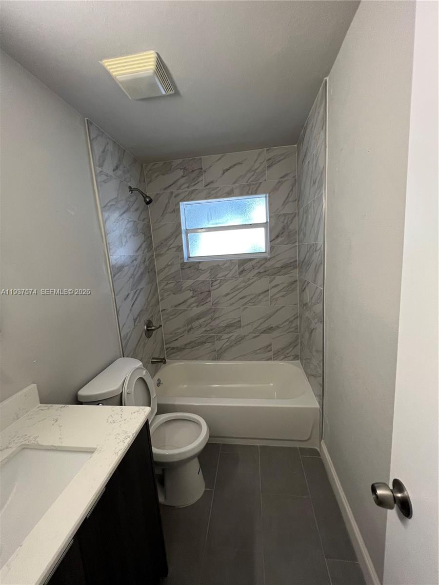 4321 Nw 12th Ter Property Photo 8