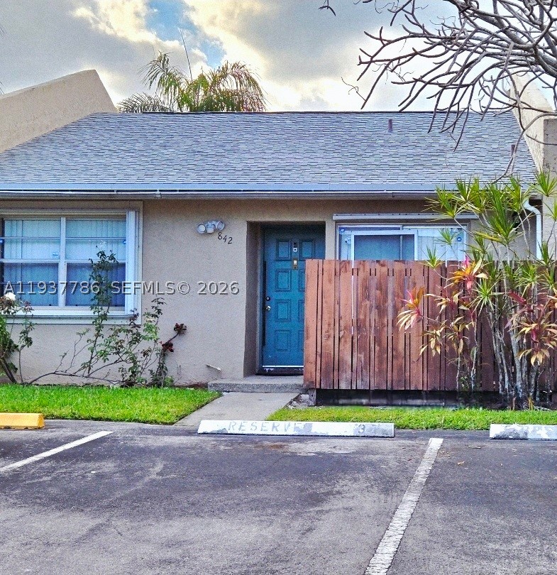 842 Banks Rd Property Photo 1